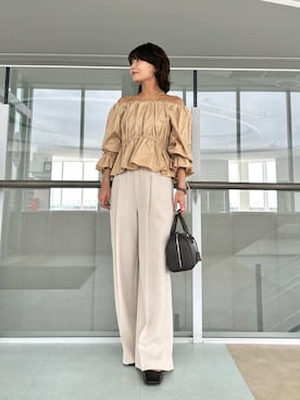 Mila Owenさんのコーディネート