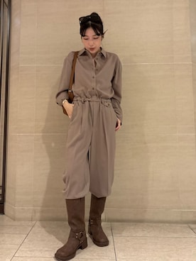 「アイテム（チューブトップ）」を使った、Mila Owenさん（レディース・155cm）の秋コーディネート