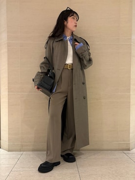 「アイテム（トレンチコート）」を使った、Mila Owenさん（レディース・155cm）の秋コーディネート