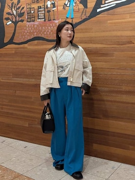 「アイテム（ミリタリージャケット）」を使った、Mila Owenさん（レディース・156cm）の秋コーディネート