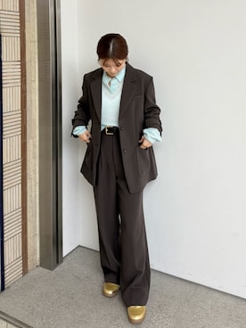 「アイテム（ベルト、ゴールド系）」を使った、Mila Owenさん（レディース・155cm）の秋コーディネート