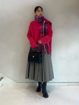 「アイテム（ストール/ショール）」を使った、Mila Owenさん（レディース・158cm）の冬コーディネート