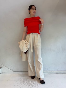 Mila Owenさんのコーディネート