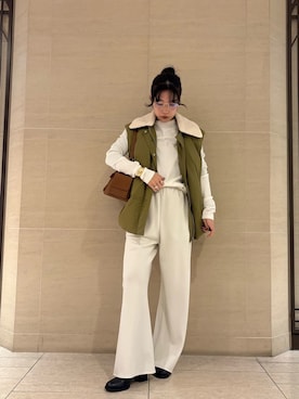 「アイテム（ダウンベスト）」を使った、Mila Owenさん（レディース・155cm）の秋コーディネート