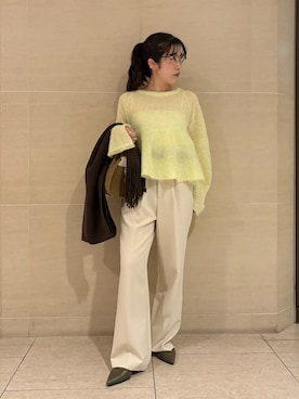 「アイテム（ストール/ショール）」を使った、Mila Owenさん（レディース・155cm）の秋コーディネート