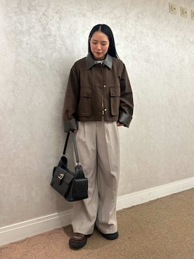 「アイテム（ミリタリージャケット）」を使った、Mila Owenさん（レディース・151cm）の秋コーディネート