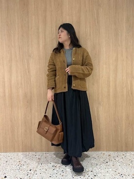 Mila Owenさん（レディース・157cm）の秋コーディネート