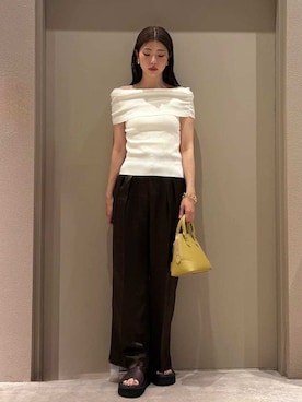 Mila Owenさんのコーディネート