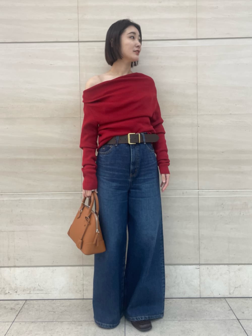 ドレープデザインオフショルニットTOPSを使った人気ファッション