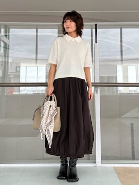 「アイテム（バンダナ/スカーフ、ベージュ系）」を使った、Mila Owenさん（レディース・160cm）の秋コーディネート