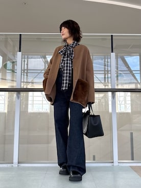 「アイテム（チェスターコート）」を使った、Mila Owenさん（レディース・160cm）の秋コーディネート