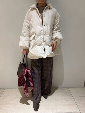 「アイテム（バンダナ/スカーフ）」を使った、Mila Owenさん（レディース・161cm）の冬コーディネート