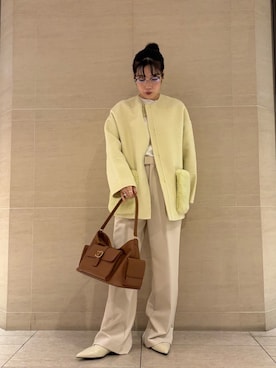 「アイテム（チェスターコート）」を使った、Mila Owenさん（レディース・155cm）の秋コーディネート