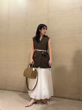 「アイテム（チューブトップ）」を使った、Mila Owenさん（レディース・155cm）の夏コーディネート