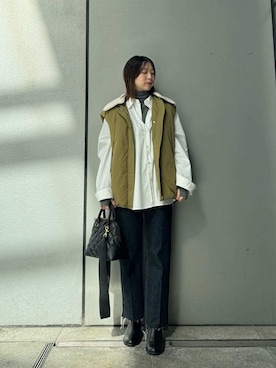 「アイテム（ダウンベスト）」を使った、Mila Owenさん（レディース・153cm）の冬コーディネート