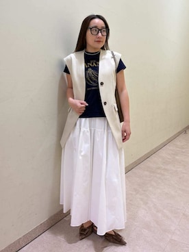 「Mila Owen（ミラオーウェン）の共ベルト付きオーバーサイズノーカラーベスト（その他アウター、ホワイト系）」を使った、Mila Owenさんの春コーディネート