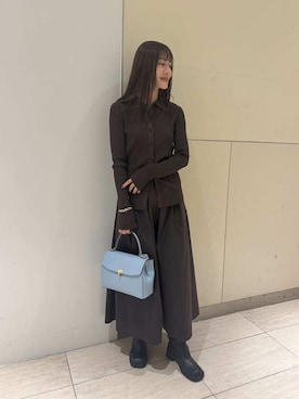 「アイテム（ブレスレット）」を使った、Mila Owenさん（レディース・163cm）の冬コーディネート