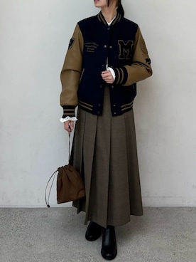 「アイテム（ノーカラージャケット）」を使った、Mila Owenさん（レディース・155cm）の秋コーディネート