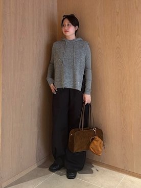 「アイテム（チャーム）」を使った、Mila Owenさん（レディース・163cm）の秋コーディネート
