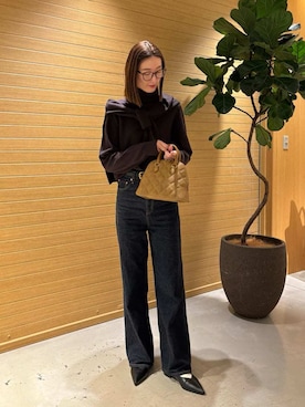 「アイテム（ボストンバッグ）」を使った、Mila Owenさん（レディース・175cm）の秋コーディネート