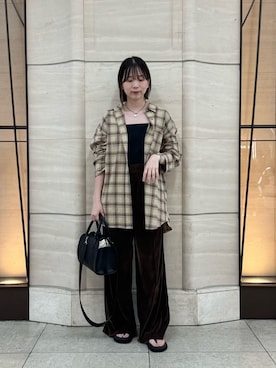 「アイテム（チューブトップ）」を使った、Mila Owenさん（レディース・153cm）の秋コーディネート