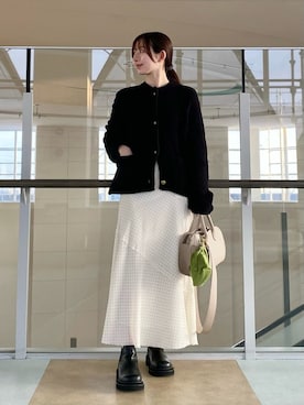 「アイテム（チャーム）」を使った、Mila Owenさん（レディース・161cm）の秋コーディネート