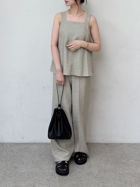 「アイテム（イヤーカフ）」を使った、Mila Owenさん（レディース・155cm）の夏コーディネート