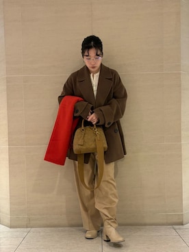 「アイテム（ボストンバッグ、イエロー系）」を使った、Mila Owenさん（レディース・155cm）の秋コーディネート