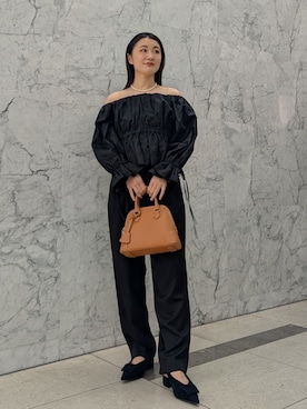 Mila Owenさんのコーディネート