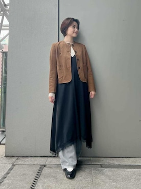 「アイテム（ノーカラージャケット）」を使った、Mila Owenさん（レディース・165cm）の秋コーディネート
