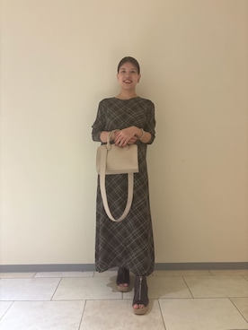 「アイテム（イヤーカフ）」を使った、Mila Owenさん（レディース・158cm）の夏コーディネート