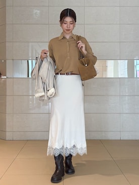 「アイテム（トレンチコート、ホワイト系）」を使った、Mila Owenさん（レディース・169cm）の秋コーディネート