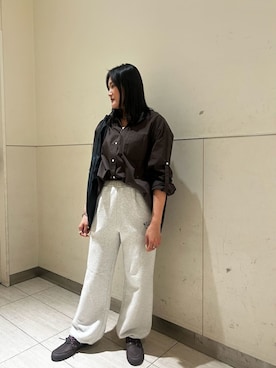 「アイテム（モカシン/デッキシューズ）」を使った、Mila Owenさん（レディース・158cm）の秋コーディネート