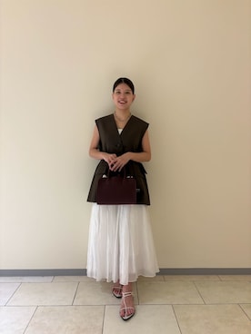 「アイテム（イヤーカフ）」を使った、Mila Owenさん（レディース・158cm）の夏コーディネート