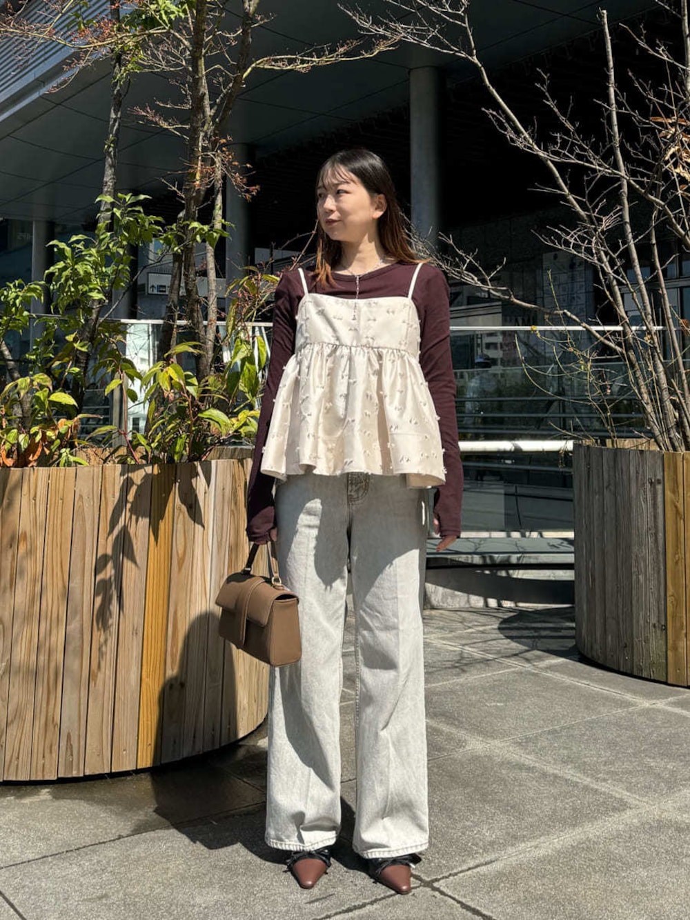 ジャガードペプラムキャミトップスを使った人気ファッション
