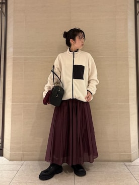 「アイテム（チャーム）」を使った、Mila Owenさん（レディース・155cm）の秋コーディネート
