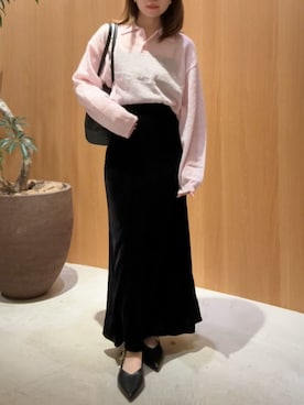 「アイテム（チューブトップ）」を使った、Mila Owenさん（レディース・155cm）の秋コーディネート