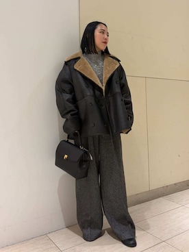 「アイテム（ムートンコート）」を使った、Mila Owenさん（レディース・151cm）の冬コーディネート