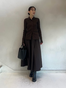 「アイテム（ダウンベスト）」を使った、Mila Owenさん（レディース・158cm）の秋コーディネート