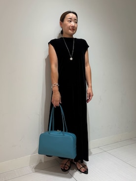 「アイテム（バッグ、ブルー系）」を使った、Mila Owenさん（レディース・155cm）の夏コーディネート