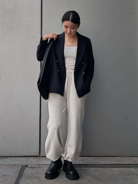 「アイテム（チューブトップ）」を使った、Mila Owenさん（レディース・156cm）の秋コーディネート