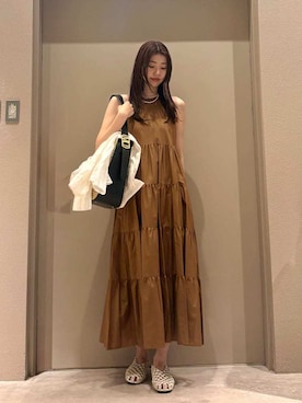 「Mila Owen（ミラオーウェン）のアメスリティアードマキシワンピース（ワンピース、イエロー系）」を使った、Mila Owenさんの春コーディネート