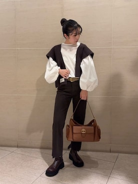 「アイテム（ストール/ショール）」を使った、Mila Owenさん（レディース・155cm）の秋コーディネート