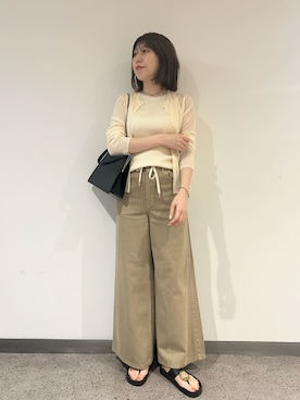 Mila Owenさんのコーディネート