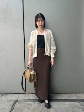 「アイテム（チューブトップ）」を使った、Mila Owenさん（レディース・153cm）の秋コーディネート