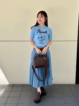 「Mila Owen（ミラオーウェン）のシアーデニムタックプリーツスカート（スカート、ブルー系）」を使った、Mila Owenさんの春コーディネート