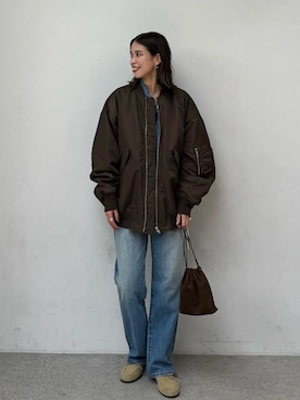 「アイテム（モカシン/デッキシューズ）」を使った、Mila Owenさん（レディース・165cm）の秋コーディネート