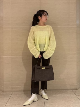 「アイテム（チューブトップ）」を使った、Mila Owenさん（レディース・155cm）の秋コーディネート