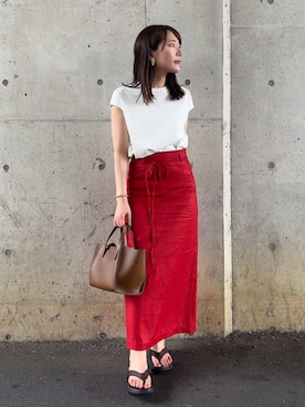 「アイテム（スカート、レッド系）」を使った、Mila Owenさん（レディース・159cm）の夏コーディネート