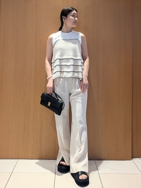 Mila Owenさんのコーディネート